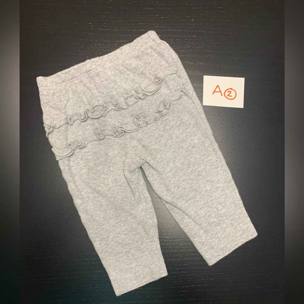 ⭐️5/$10.00⭐️ Carter’s 6m Basic Grey Ruffled Pants